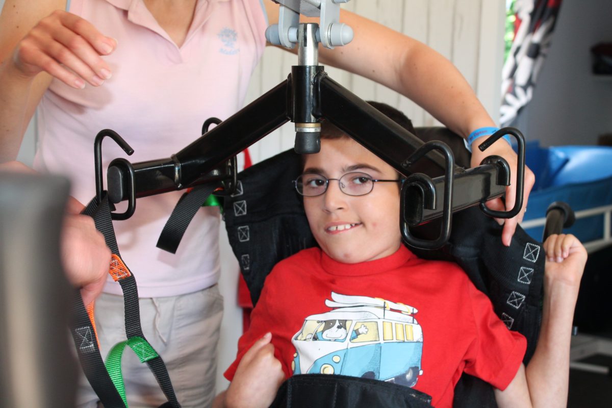 Beechwood b Jonathan Hay in sling