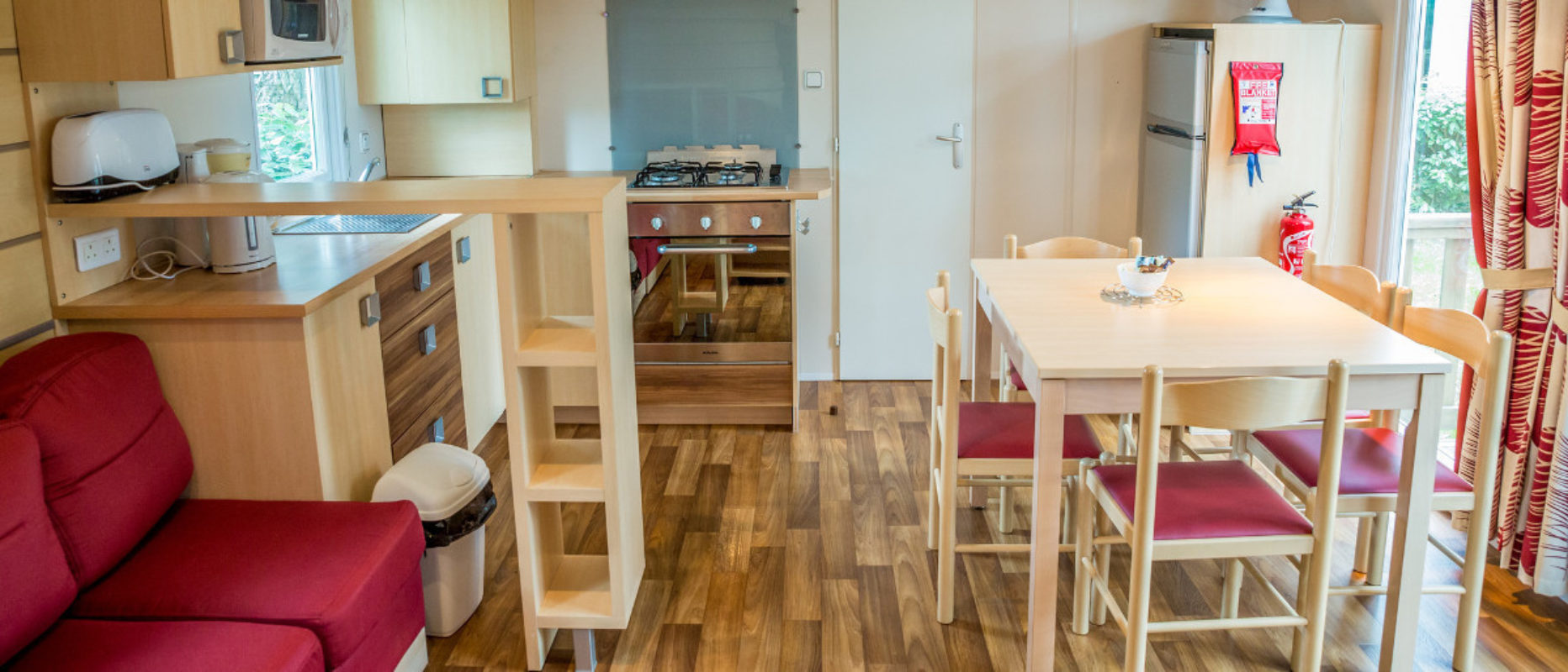 Evergreen 3 kitchen and dining area