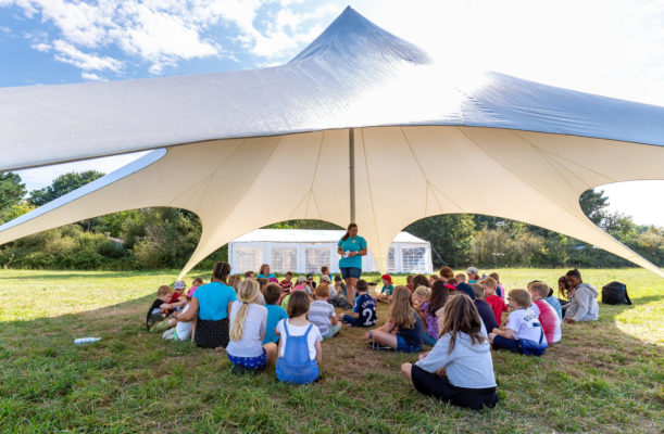 Star tent with kids and courier